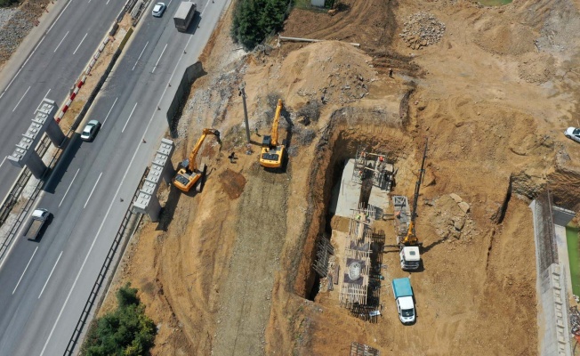 Gebze’de köprü inşası sürüyor