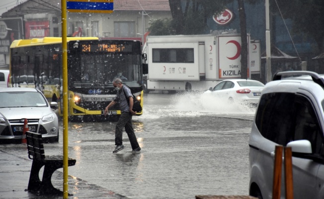 Bursa'da sağanak etkili oldu