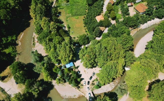 Sakarya'daki Maden Deresi ve Şelalesi bayramda ziyaretçi akınına uğradı