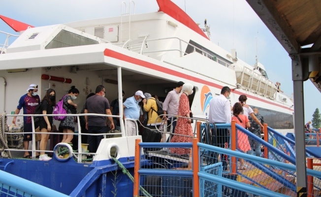 Yenikapı-Bandırma feribot seferlerinde bayram tatili yoğunluğu başladı