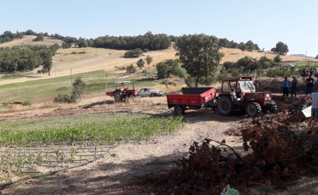 Traktör devrildi yaşlı kadın hayatını kaybetti