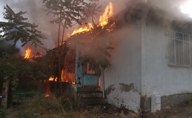 Gebze'de ev yangını