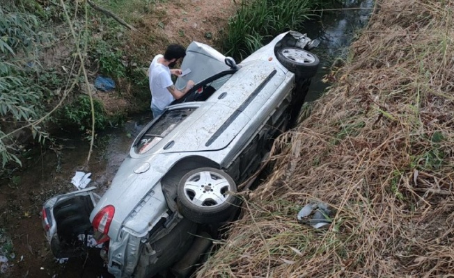 Gebze'de otomobil dereye uçtu