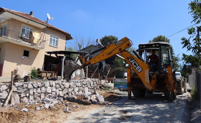 İzmit Belediyesi'nden  istinat duvarı