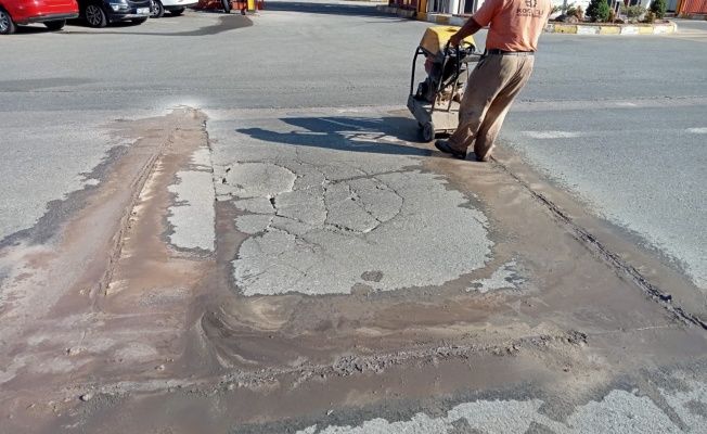 Şekerpınar'da bozuk yollar onarıldı