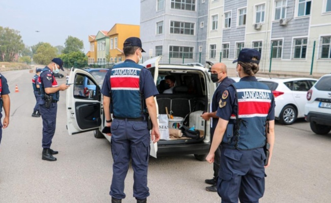 Bursa'da okul çevrelerinde drone destekli 470 jandarmayla denetim yapıldı