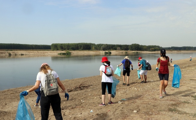 Edirne'de Meriç Nehri kenarında çevre temizliği yapıldı