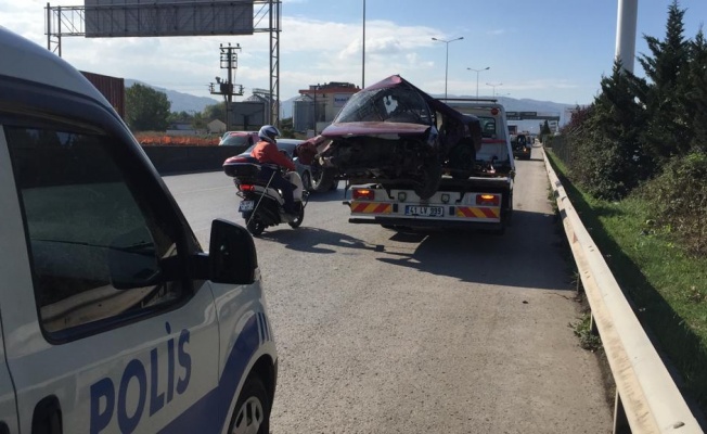 Kocaeli'de otomobil  bariyere saplandı  sürücü öldü