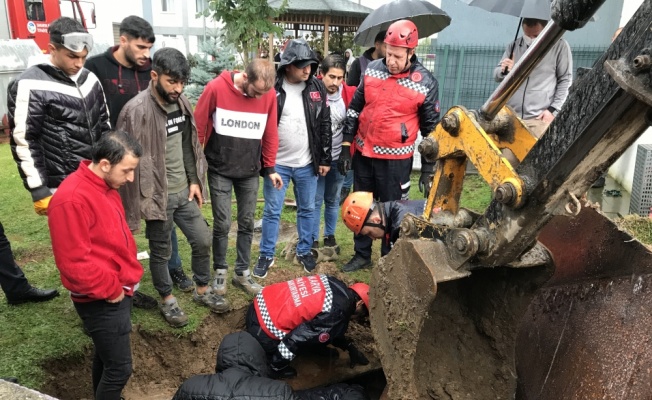 Havalandırma boşluğunda sıkışan işçi kurtarıldı