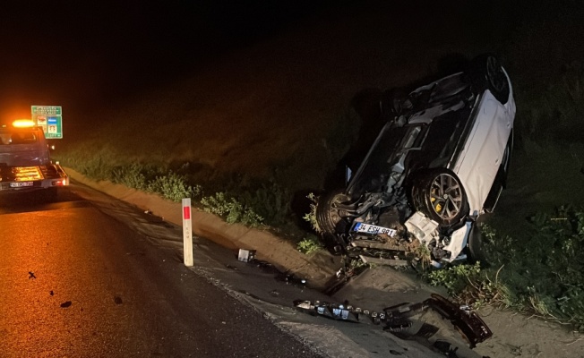 Balıkesir'de otomobilin devrilmesi sonucu 1'i ağır 3 kişi yaralandı