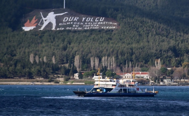 Çanakkale Boğazı'nda fırtına nedeniyle durdurulan bazı seferlere yeniden başlandı