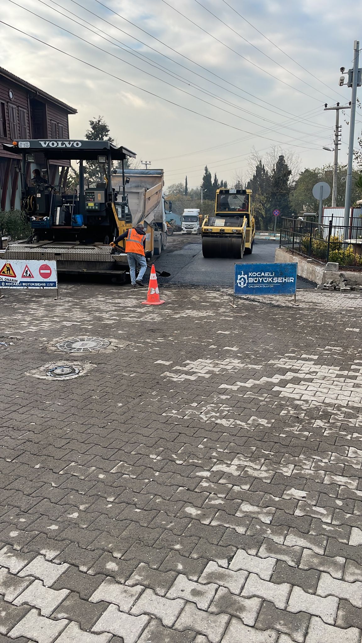 Demirciler Köyü’nde üstyapı çalışması