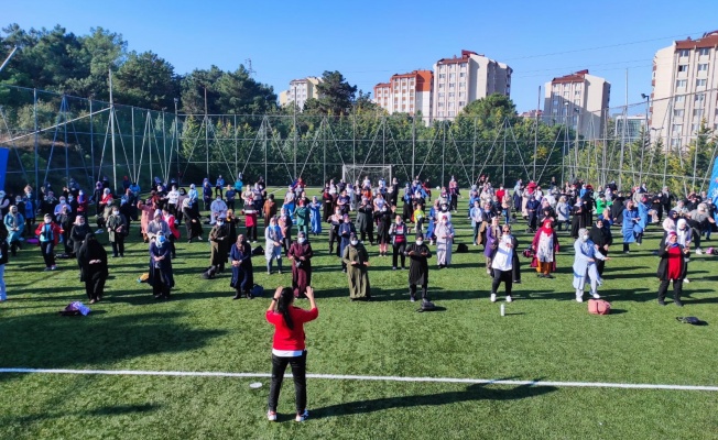 Gebzeli kadınlar açık havada spor yaptı