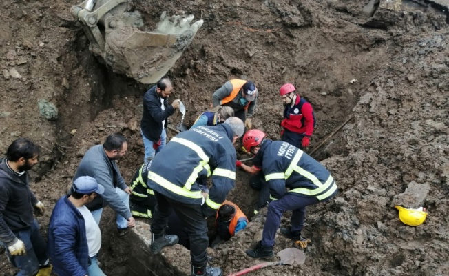 Kocaeli'de altyapı çalışmasında toprak altında kalan işçiyi itfaiye kurtardı