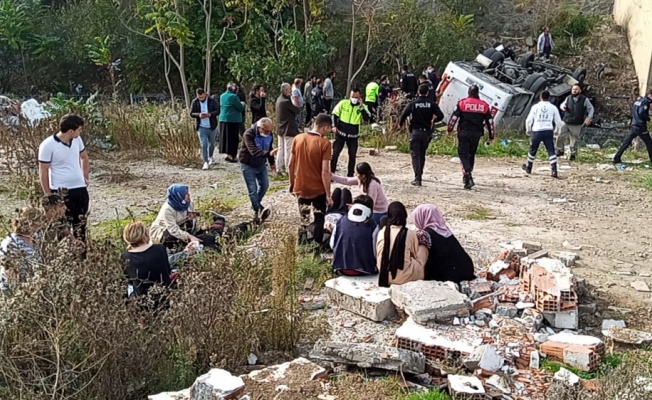 Çayırova'da öğrenci servisi dereye uçtu