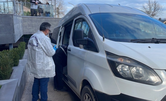 Asansör kabini ile duvar arasında sıkışan işçi öldü