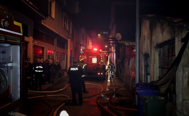 Bursa'da marangoz atölyesinde çıkan yangın söndürüldü