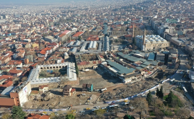 Bursa'da, Tarihi Çarşı ve Hanlar Bölgesi çevresindeki binalar yıkıldı