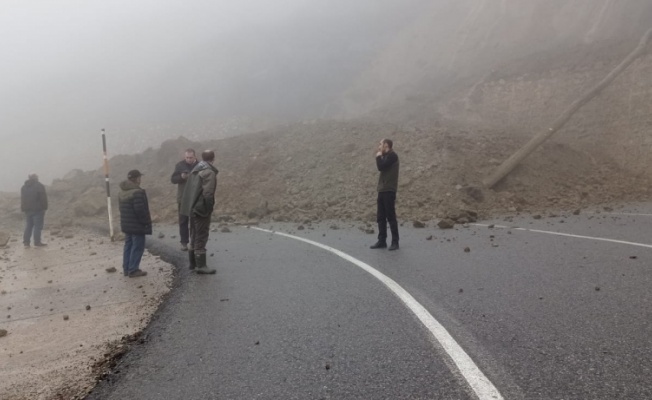 Çöken istinat duvarı nedeniyle Demirköy-Kırklareli yolu trafiğe kapatıldı