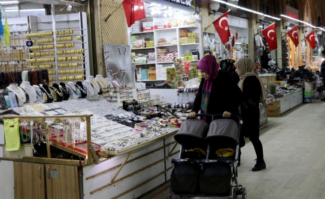 Edirne'de tarihi çarşılarda yılbaşı hareketliliği yaşanıyor