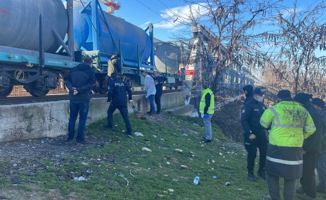 Edirne'de trenin çarptığı yaşlı adam yaralandı