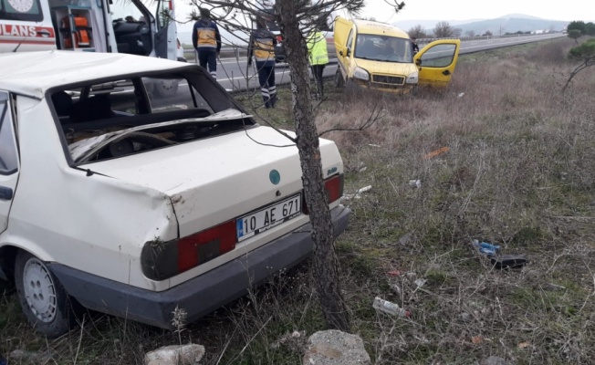 Otomobiliyle park halindeki araca çarpan mahalle bekçisi hayatını kaybetti