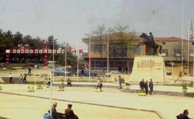 1980'li yıllarda Cumhuriyet Meydanı