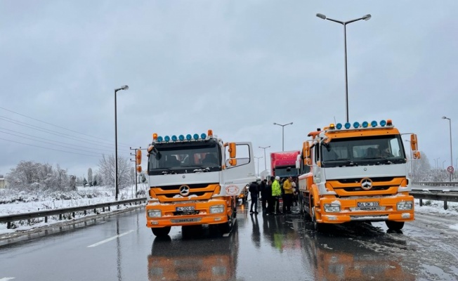 Anadolu Otoyolu Sakarya kesiminde zincirleme kazalar nedeniyle ulaşım aksadı