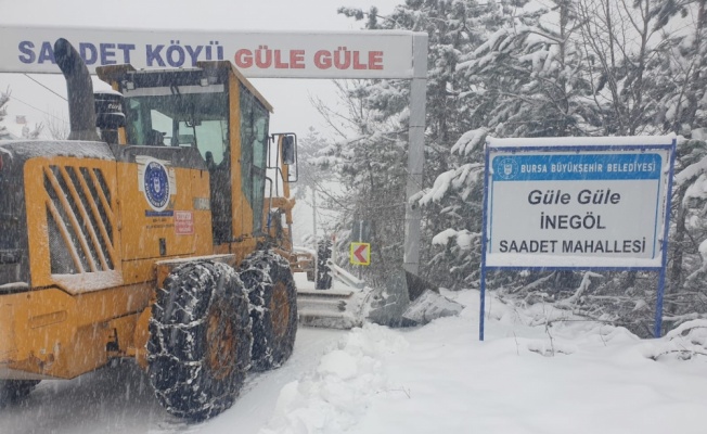 Bursa'da kardan kapanan 24 mahalle yolunda çalışmalar sürüyor