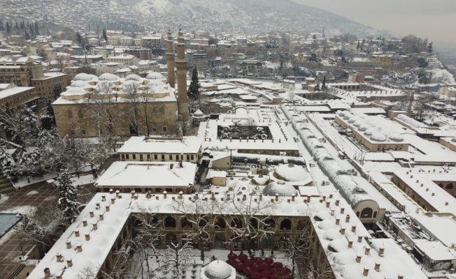 Bursa'nın tarihi mekanlarından kar enstantaneleri