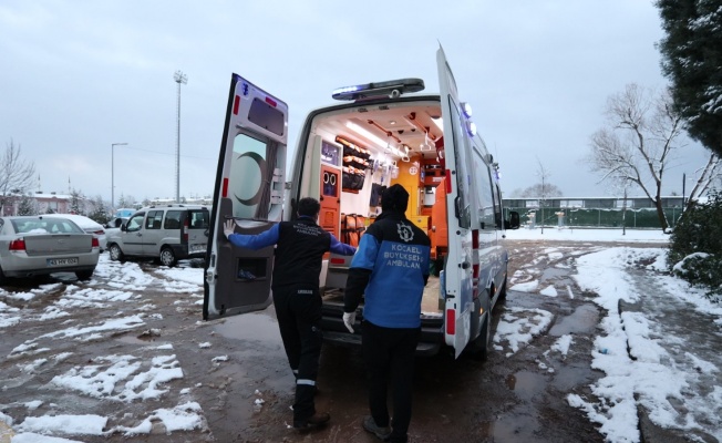 Hasta nakil araçları hizmeti sürdürüyor