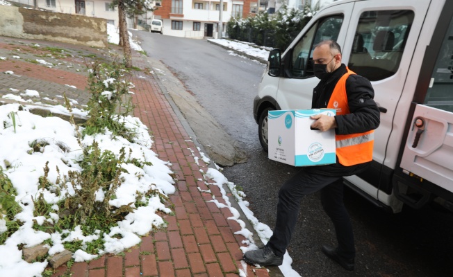 İhtiyaç sahiplerine sıcak yemek, gıda ve yakacak