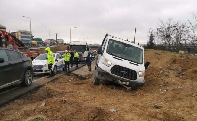 Tır kamyonetle çarpıştı: 1 yaralı