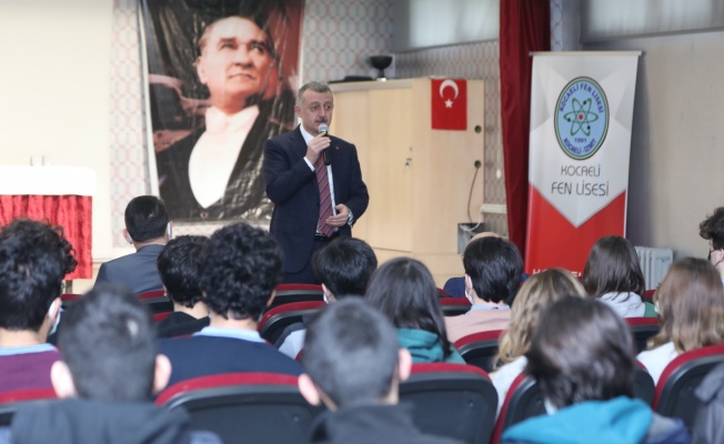 Büyükakın, Fen Lisesi öğrencileriyle buluştu