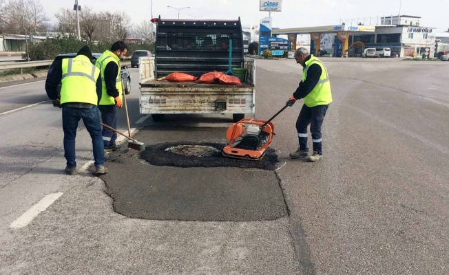 Bozulan yollar yenileniyor