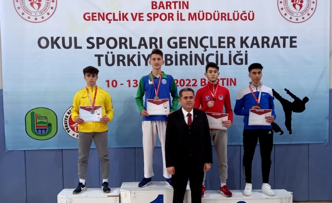 ÇESK karate sporcularından 1 altın 1 gümüş