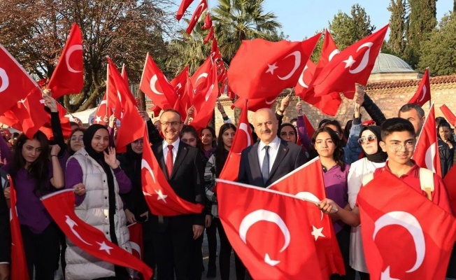 Gebzelilere Türk bayrağı dağıtıldı