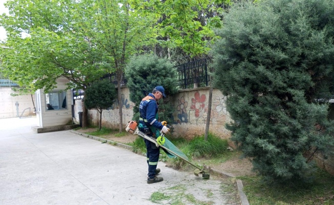 Seçim öncesi okul bahçelerinde bakım çalışmaları