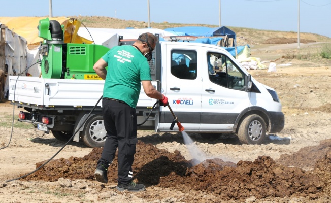 Kurbanlık alanlarda ilaçlama yapıyor