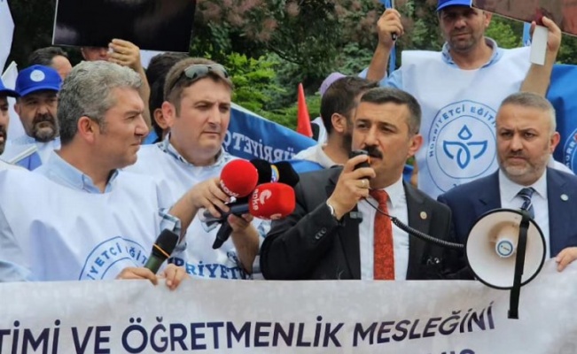 İYİ Partili Türkoğlu: Öğretmen boyun eğmez!