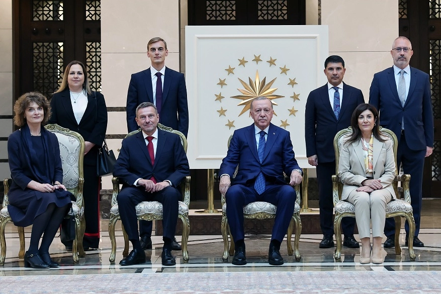 6 Büyükelçi'den Erdoğan'a güven mektubu