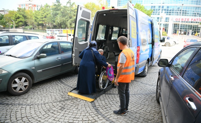 Çayırova Belediyesi’nden hasta nakil hizmeti