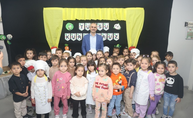 Çayırovalı minikler, elleriyle turşu hazırladı