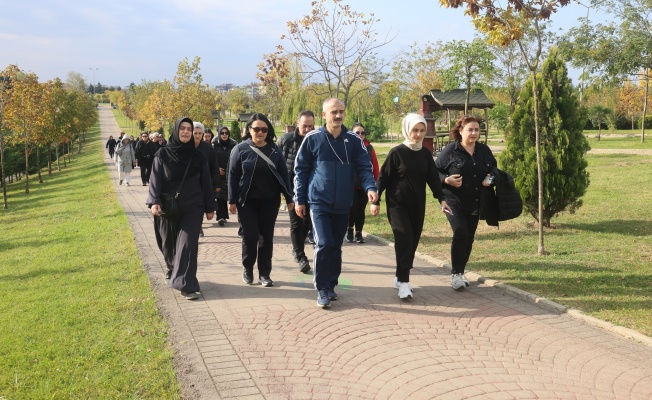 Çiftçi, ilçe sakinleriyle sabah yürüyüşü gerçekleştirdi