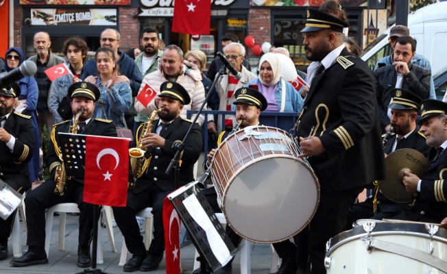 Cumhuriyet Bulvarı Ata’nın sevdiği şarkılarla çınladı