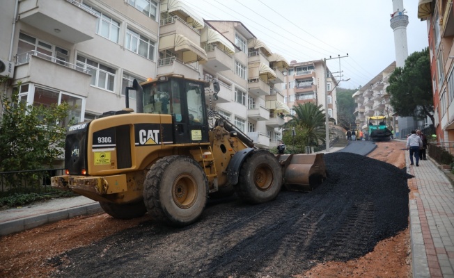 İzmit Belediyesi yol çalışması yapıyor