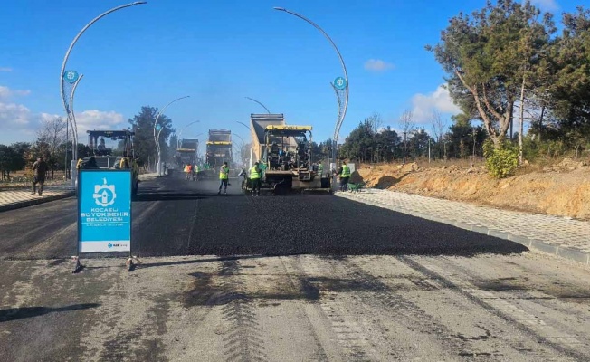 Millet Bahçesi'nde yollara asfalt serimi