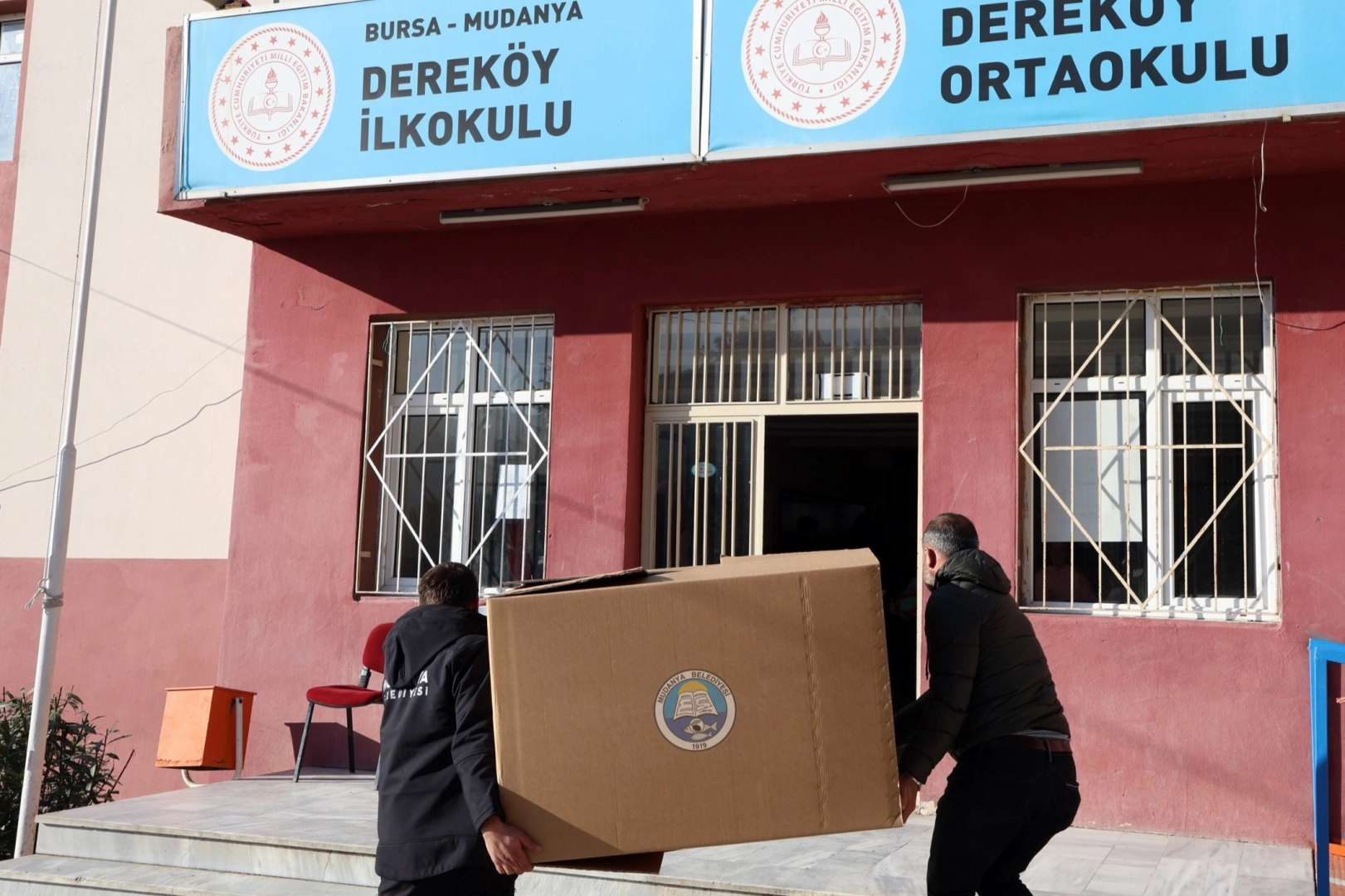 Bursa Mudanya'da yerel yönetimden eğitime çifte destek