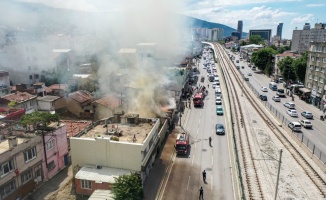 Yangında 3 ev kullanılamaz hale geldi