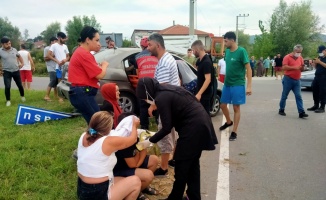 Sakarya'da iki otomobilin çarpışması sonucu 4 kişi yaralandı